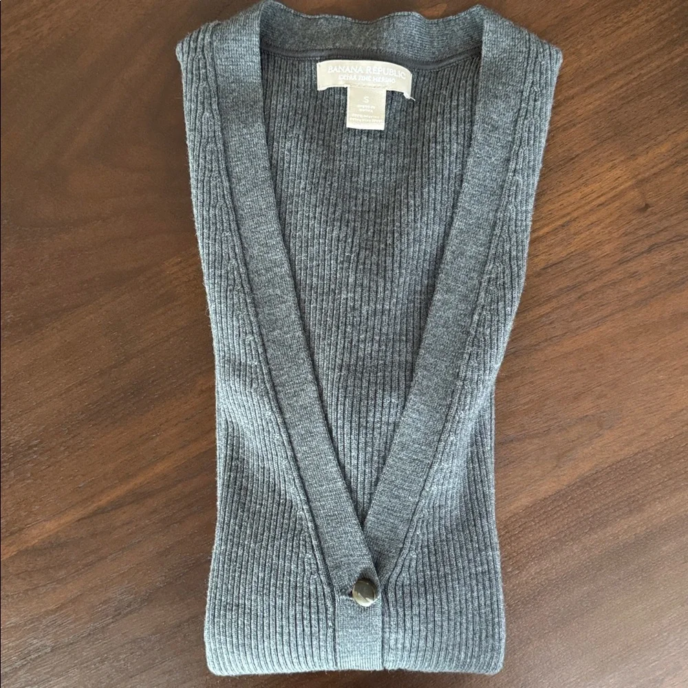 BANANA REPUBLIC 100% MERINO EXTRA FINE WOOL CARDIGAN SWEATER S DARK GRAY 427259